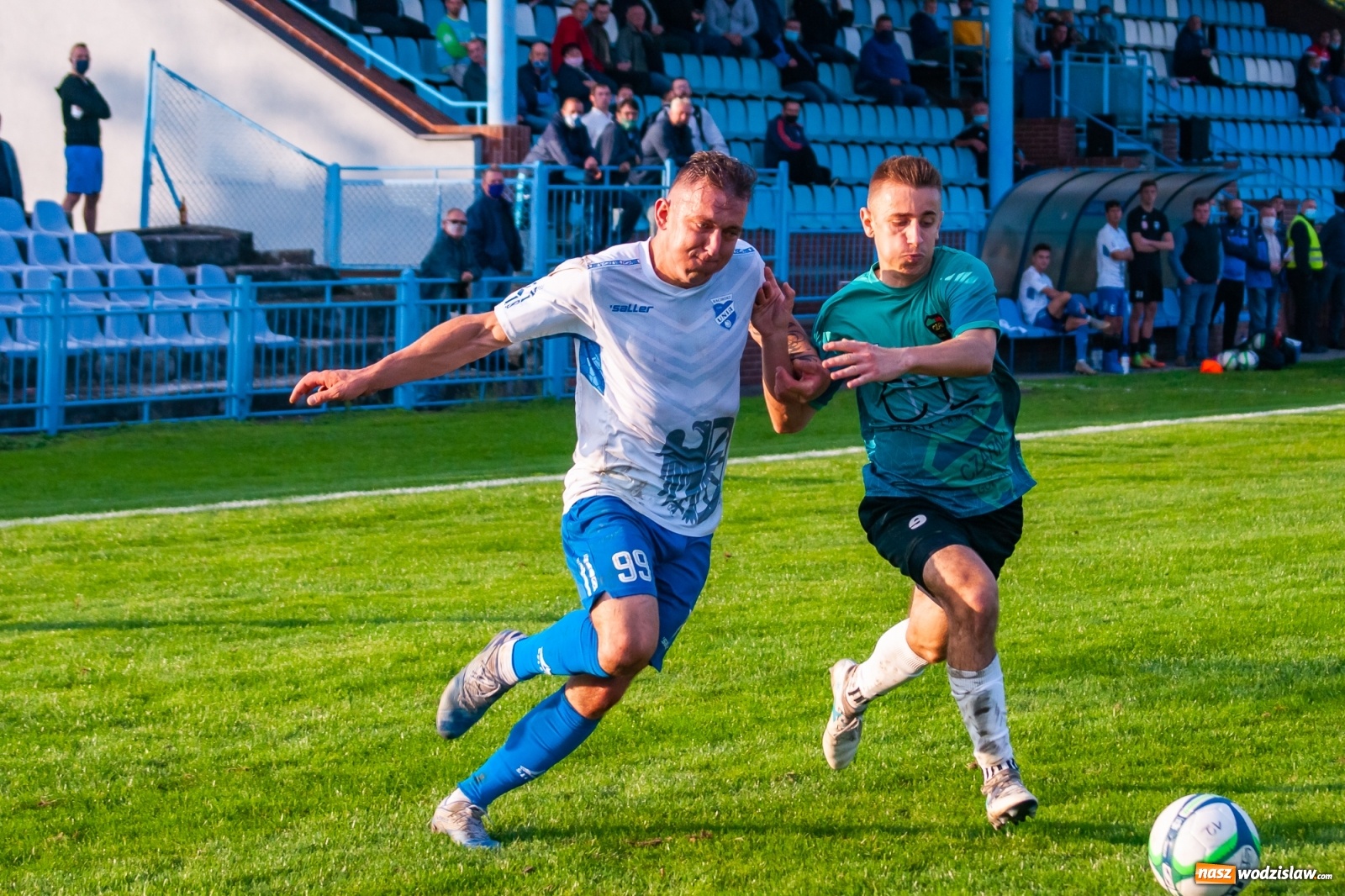 Zdjęcie w galerii na portalu naszwodzislaw.com: Tomasz Kukla uratował punkt dla Czarnych z Gorzyc [FOTO] wiadomości z regionu