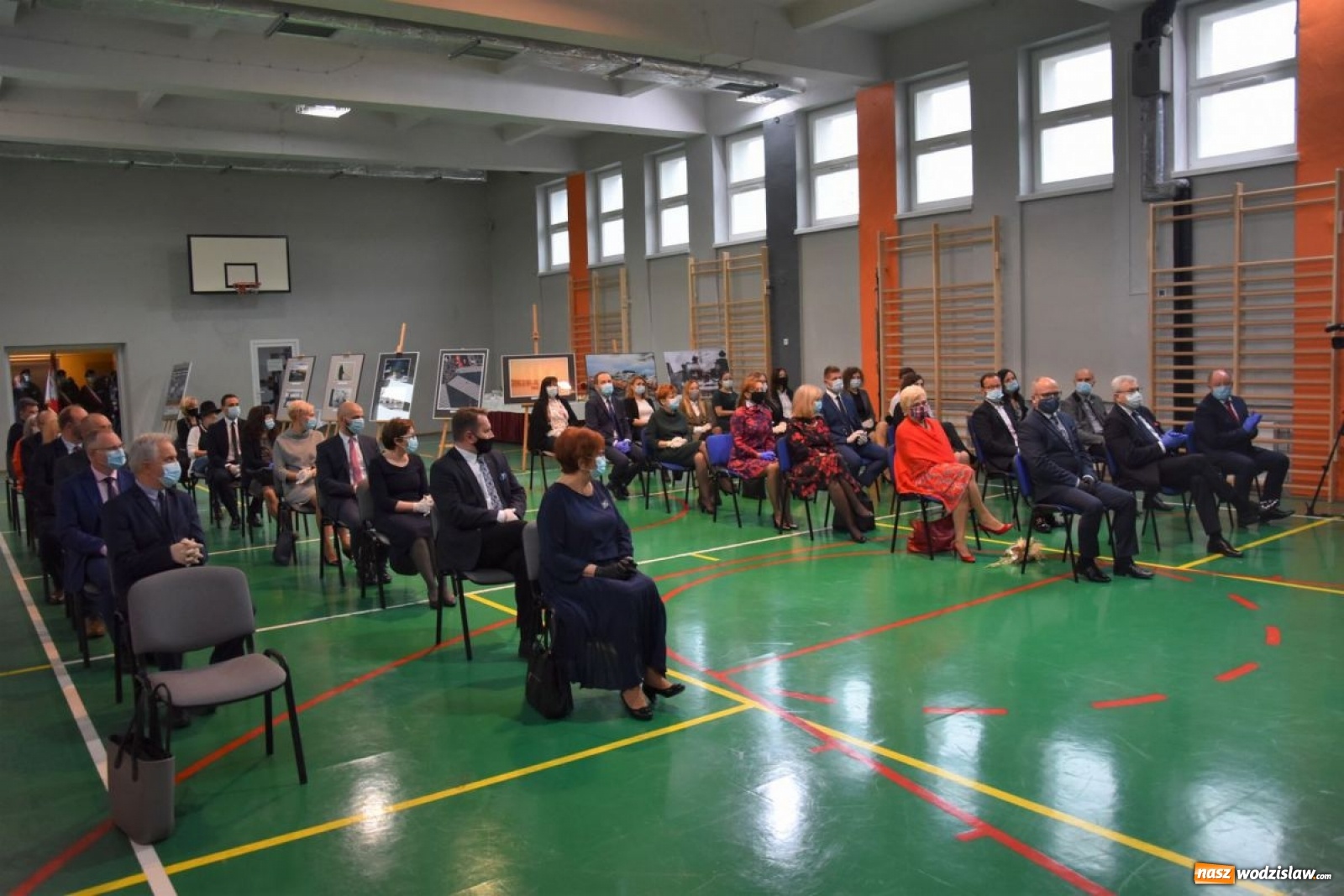 Zdjęcie w galerii na portalu naszwodzislaw.com: Nauczyciele powiatowych szkół z nagrodami i wyróżnieniami [FOTO] wiadomości z regionu