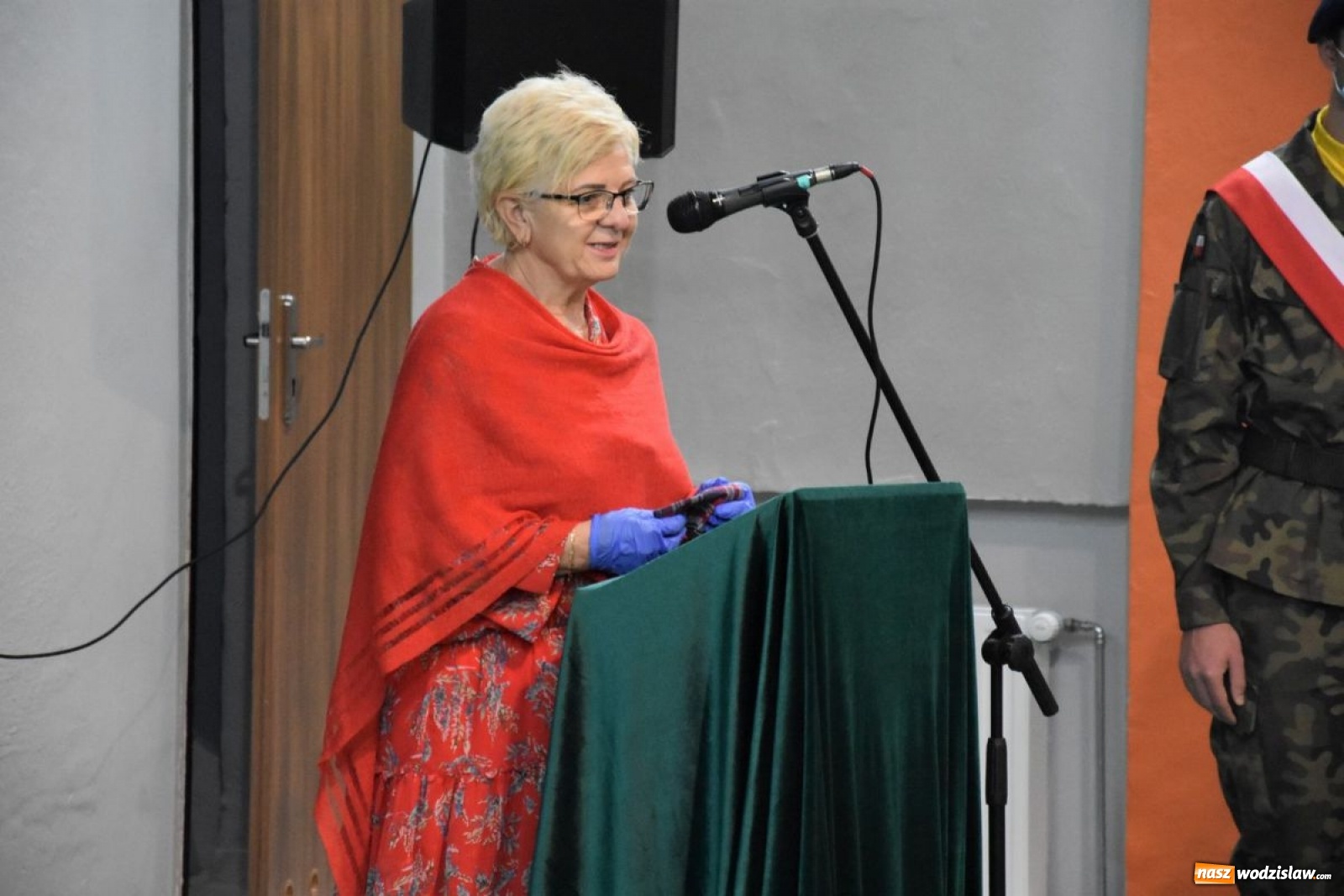 Zdjęcie w galerii na portalu naszwodzislaw.com: Nauczyciele powiatowych szkół z nagrodami i wyróżnieniami [FOTO] wiadomości z regionu