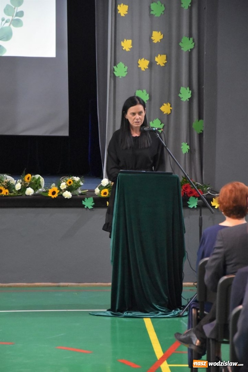 Zdjęcie w galerii na portalu naszwodzislaw.com: Nauczyciele powiatowych szkół z nagrodami i wyróżnieniami [FOTO] wiadomości z regionu