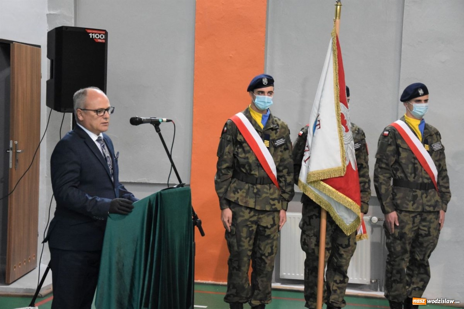 Zdjęcie w galerii na portalu naszwodzislaw.com: Nauczyciele powiatowych szkół z nagrodami i wyróżnieniami [FOTO] wiadomości z regionu