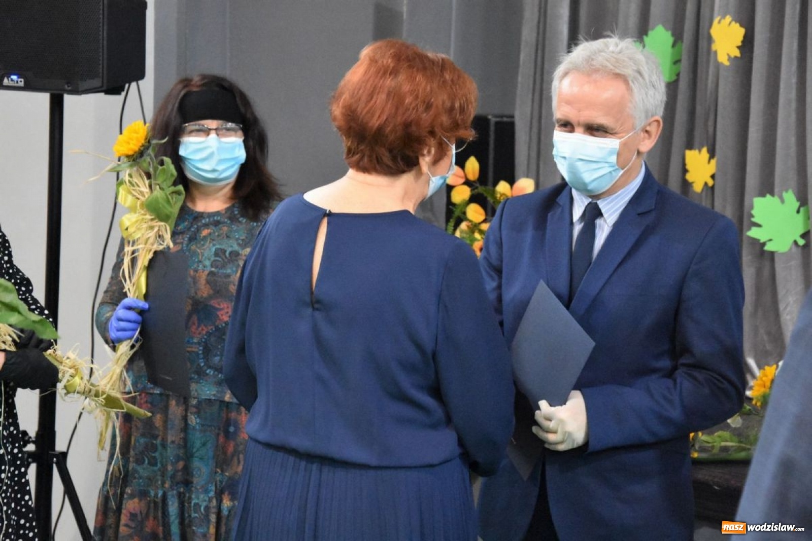 Zdjęcie w galerii na portalu naszwodzislaw.com: Nauczyciele powiatowych szkół z nagrodami i wyróżnieniami [FOTO] wiadomości z regionu