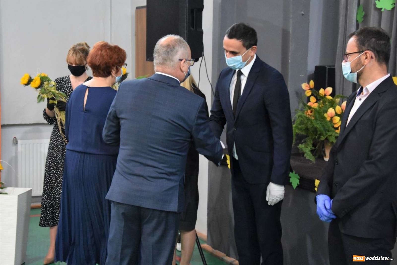Zdjęcie w galerii na portalu naszwodzislaw.com: Nauczyciele powiatowych szkół z nagrodami i wyróżnieniami [FOTO] wiadomości z regionu