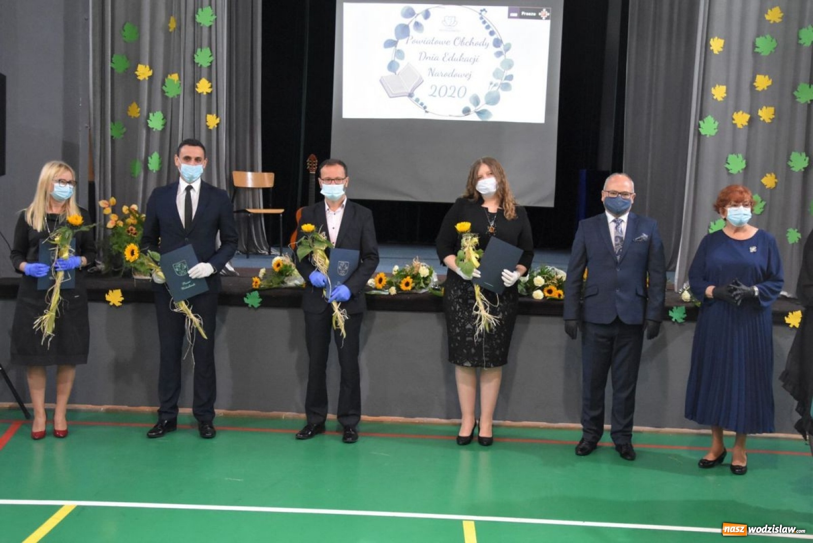 Zdjęcie w galerii na portalu naszwodzislaw.com: Nauczyciele powiatowych szkół z nagrodami i wyróżnieniami [FOTO] wiadomości z regionu