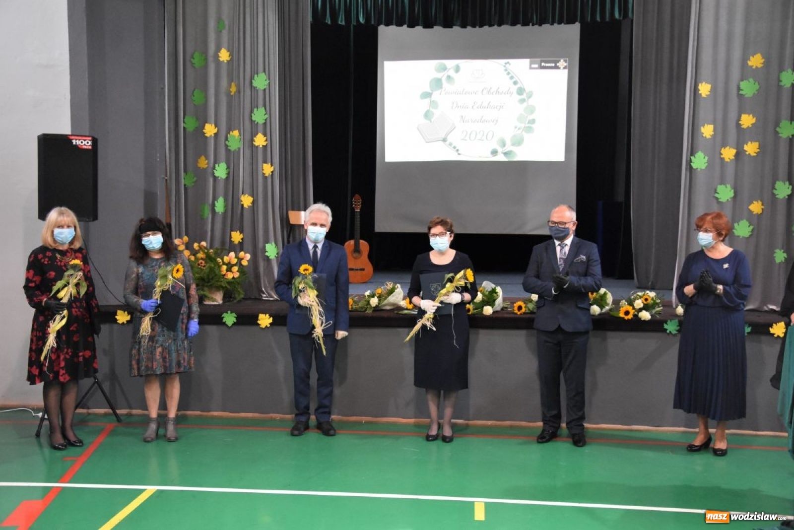 Zdjęcie w galerii na portalu naszwodzislaw.com: Nauczyciele powiatowych szkół z nagrodami i wyróżnieniami [FOTO] wiadomości z regionu