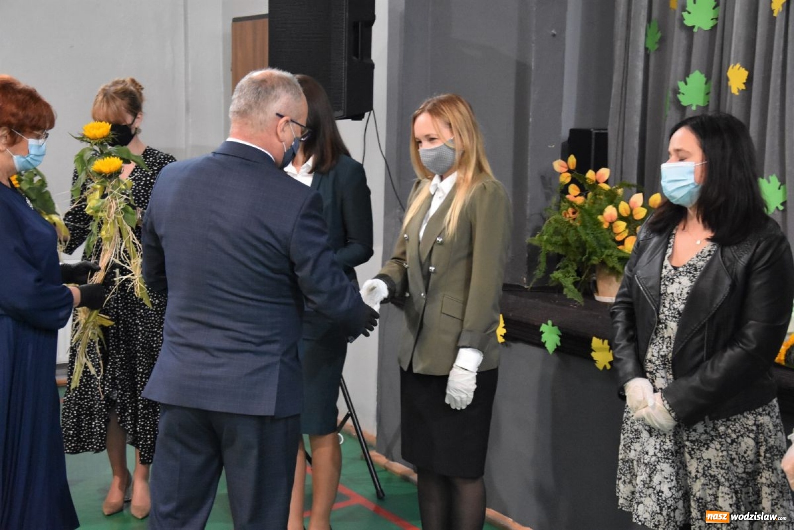 Zdjęcie w galerii na portalu naszwodzislaw.com: Nauczyciele powiatowych szkół z nagrodami i wyróżnieniami [FOTO] wiadomości z regionu