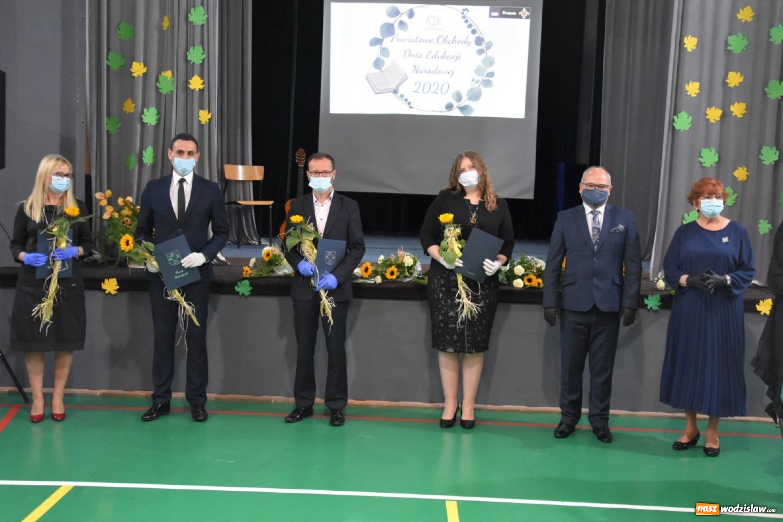 Zdjęcie w galerii na portalu naszwodzislaw.com: Nauczyciele powiatowych szkół z nagrodami i wyróżnieniami [FOTO] wiadomości z regionu