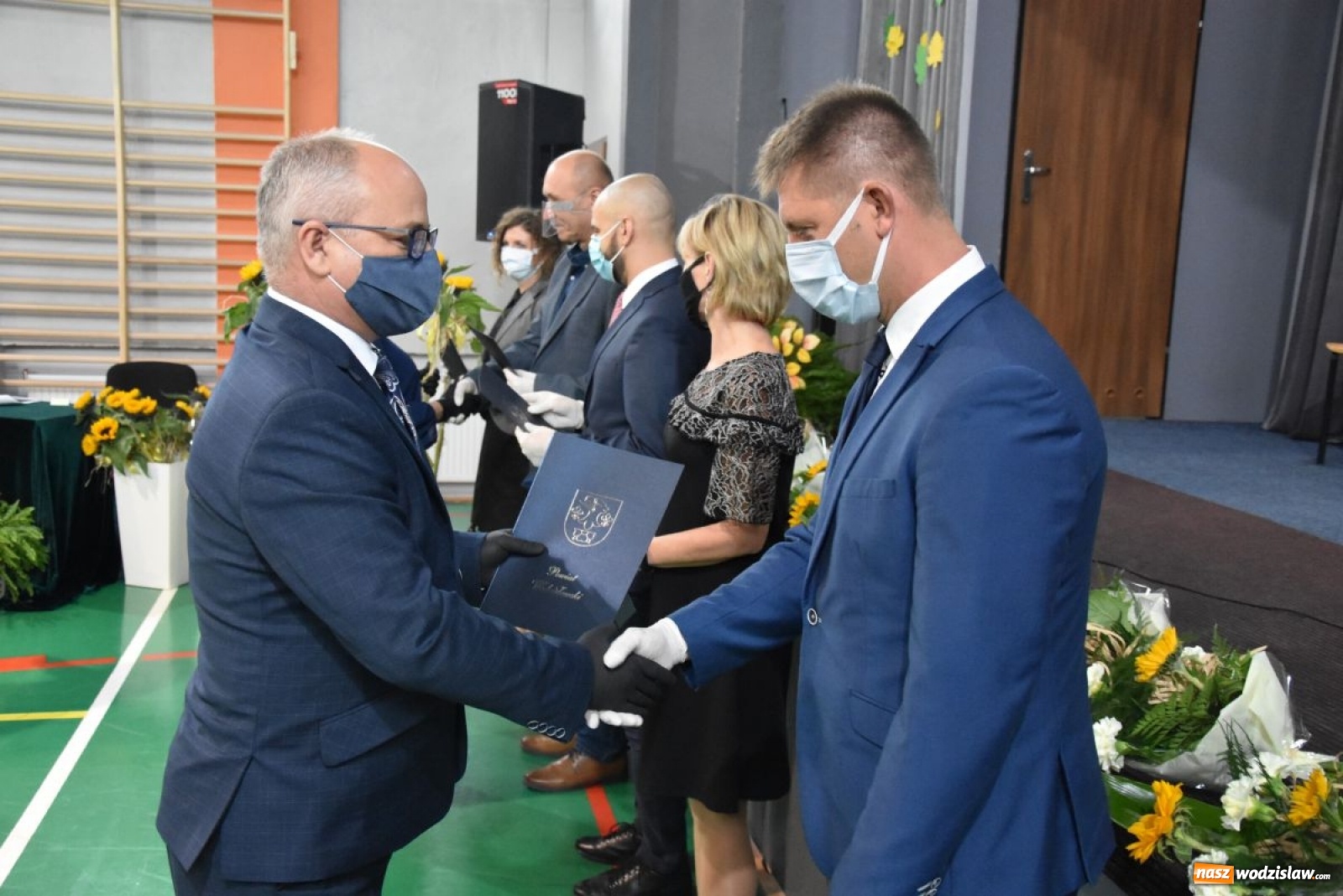 Zdjęcie w galerii na portalu naszwodzislaw.com: Nauczyciele powiatowych szkół z nagrodami i wyróżnieniami [FOTO] wiadomości z regionu