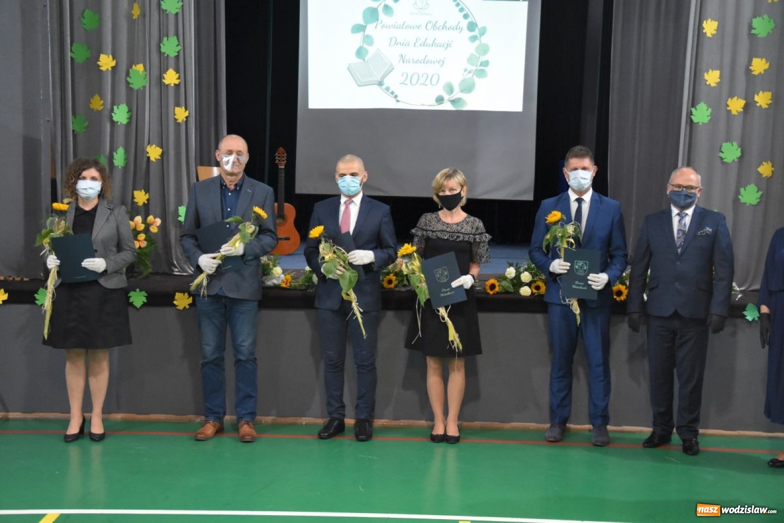 Zdjęcie w galerii na portalu naszwodzislaw.com: Nauczyciele powiatowych szkół z nagrodami i wyróżnieniami [FOTO] wiadomości z regionu