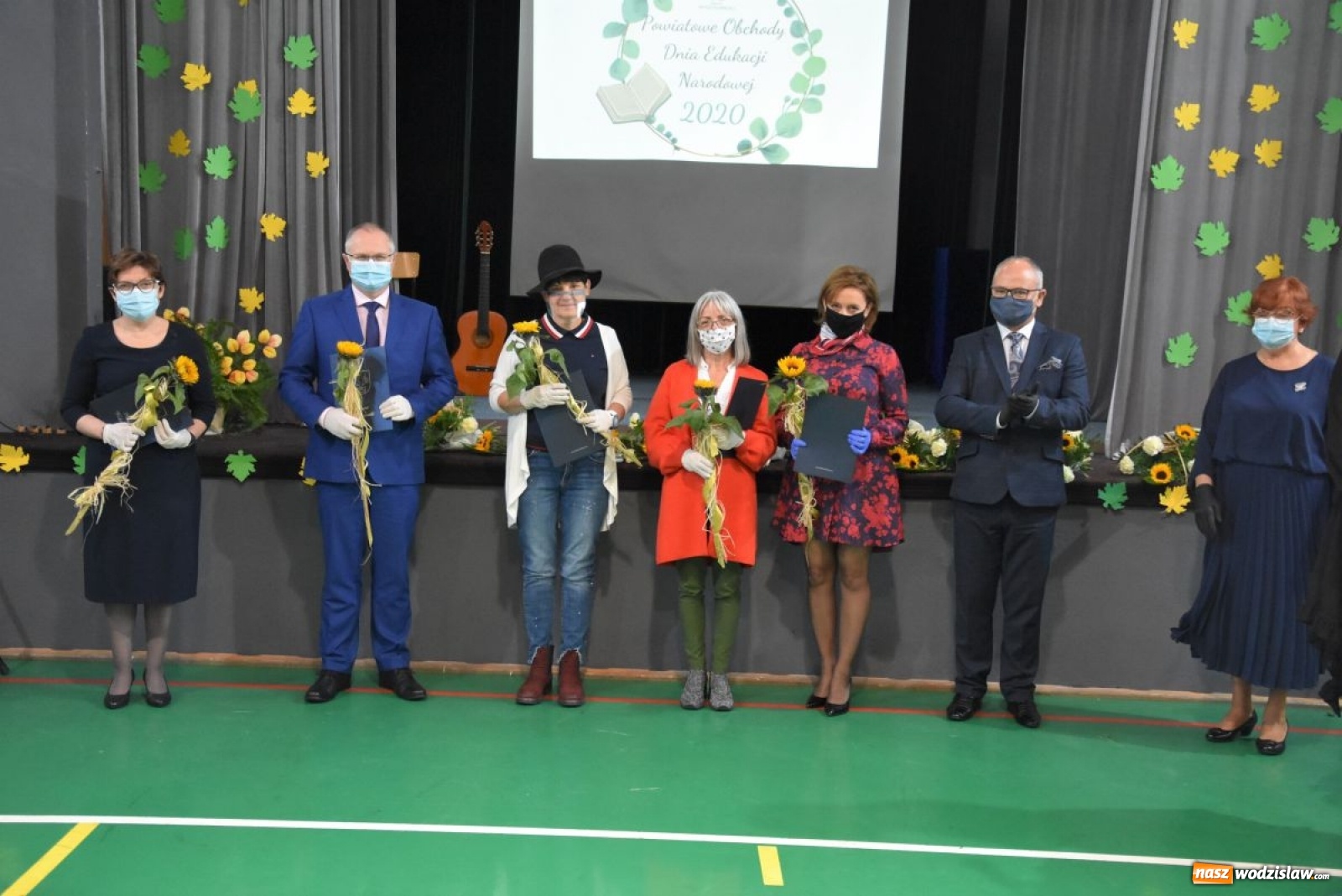 Zdjęcie w galerii na portalu naszwodzislaw.com: Nauczyciele powiatowych szkół z nagrodami i wyróżnieniami [FOTO] wiadomości z regionu