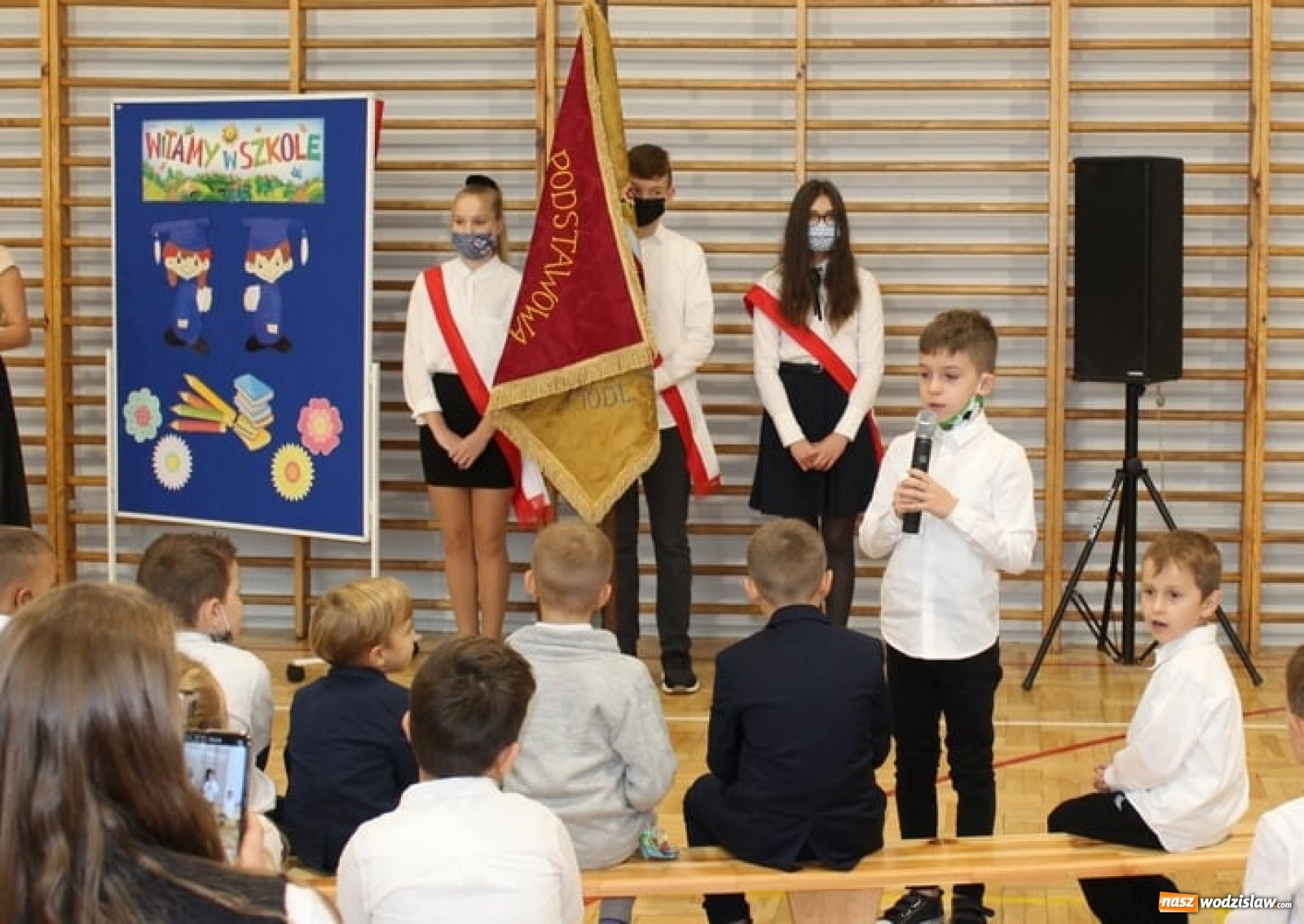 Zdjęcie w galerii na portalu naszwodzislaw.com: Pierwszaki z gminy Mszana już po pasowaniu wiadomości z regionu