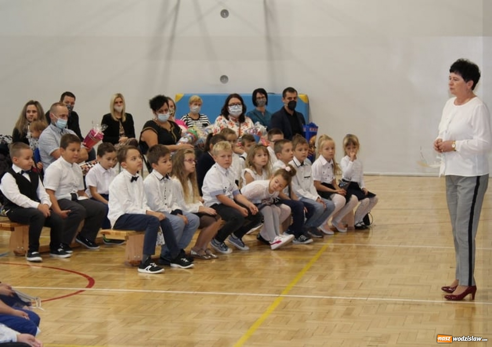 Zdjęcie w galerii na portalu naszwodzislaw.com: Pierwszaki z gminy Mszana już po pasowaniu wiadomości z regionu