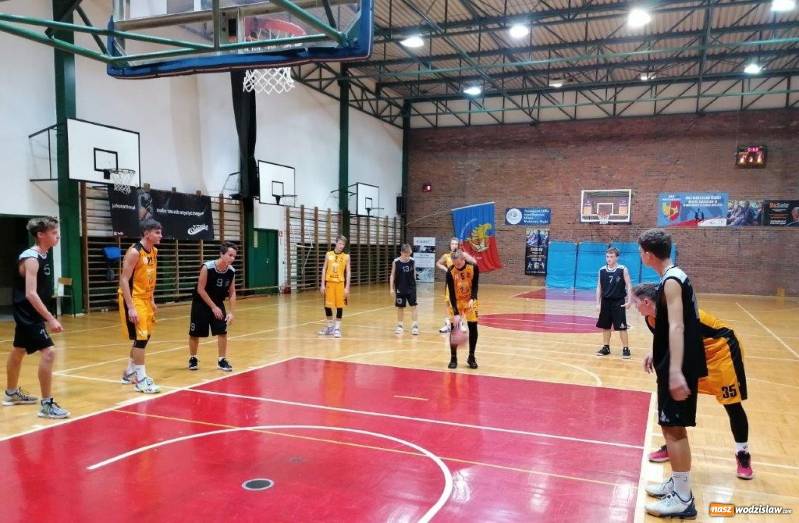 Zdjęcie w galerii na portalu naszwodzislaw.com: Zdecydowane zwycięstwo koszykarzy MKS Wodzisław z MUKK Pszczyna wiadomości z regionu