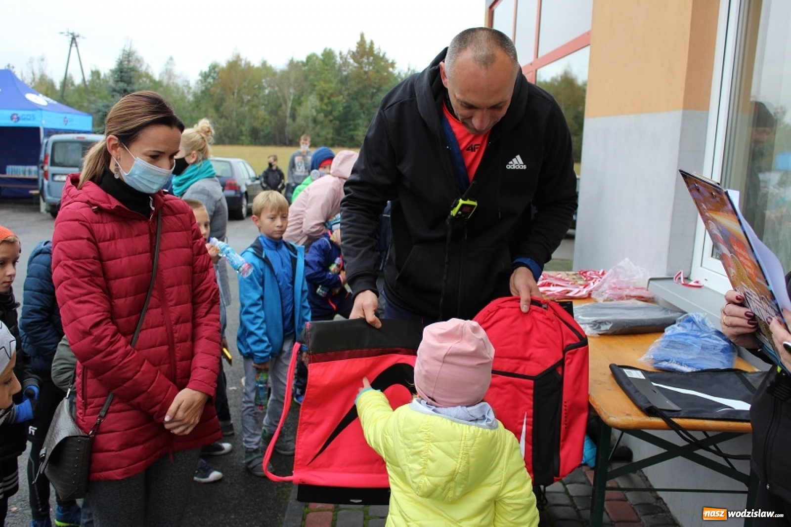 Zdjęcie w galerii na portalu naszwodzislaw.com: XVIII edycja Gminnego Biegu Ulicznego w Mszanie za nami [FOTO] wiadomości z regionu