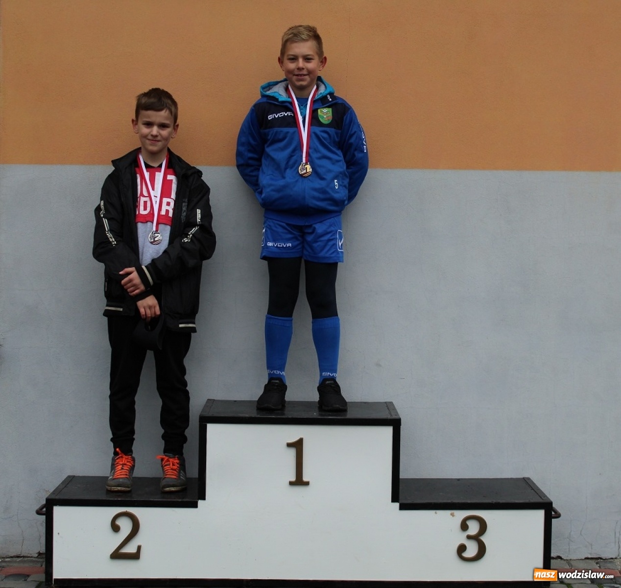 Zdjęcie w galerii na portalu naszwodzislaw.com: XVIII edycja Gminnego Biegu Ulicznego w Mszanie za nami [FOTO] wiadomości z regionu