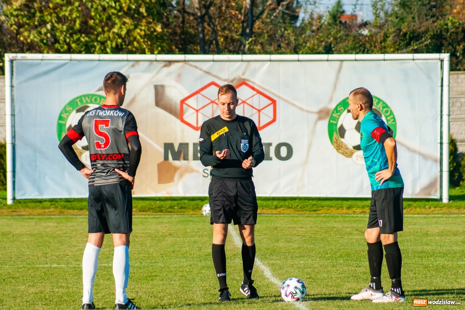 Zdjęcie w galerii na portalu naszwodzislaw.com: Klasa okręgowa. Czarni Gorzyce lepsi w hicie kolejki [FOTO] wiadomości z regionu