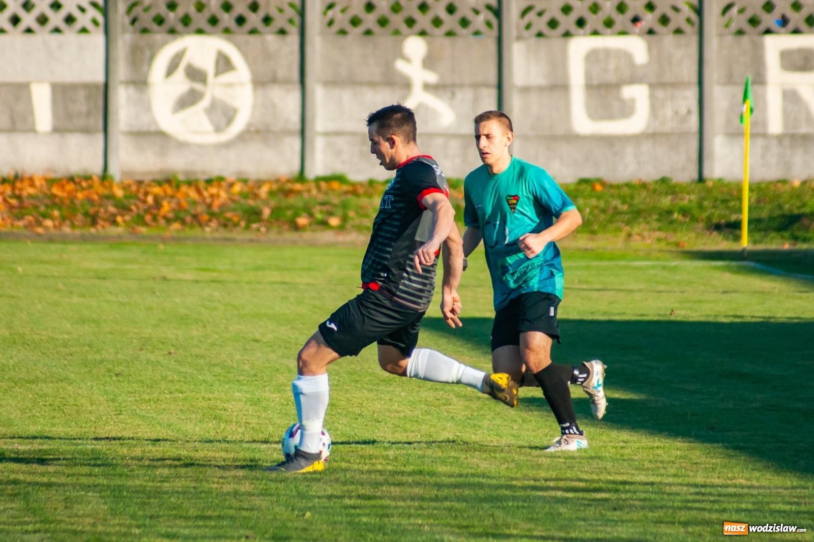 Zdjęcie w galerii na portalu naszwodzislaw.com: Klasa okręgowa. Czarni Gorzyce lepsi w hicie kolejki [FOTO] wiadomości z regionu