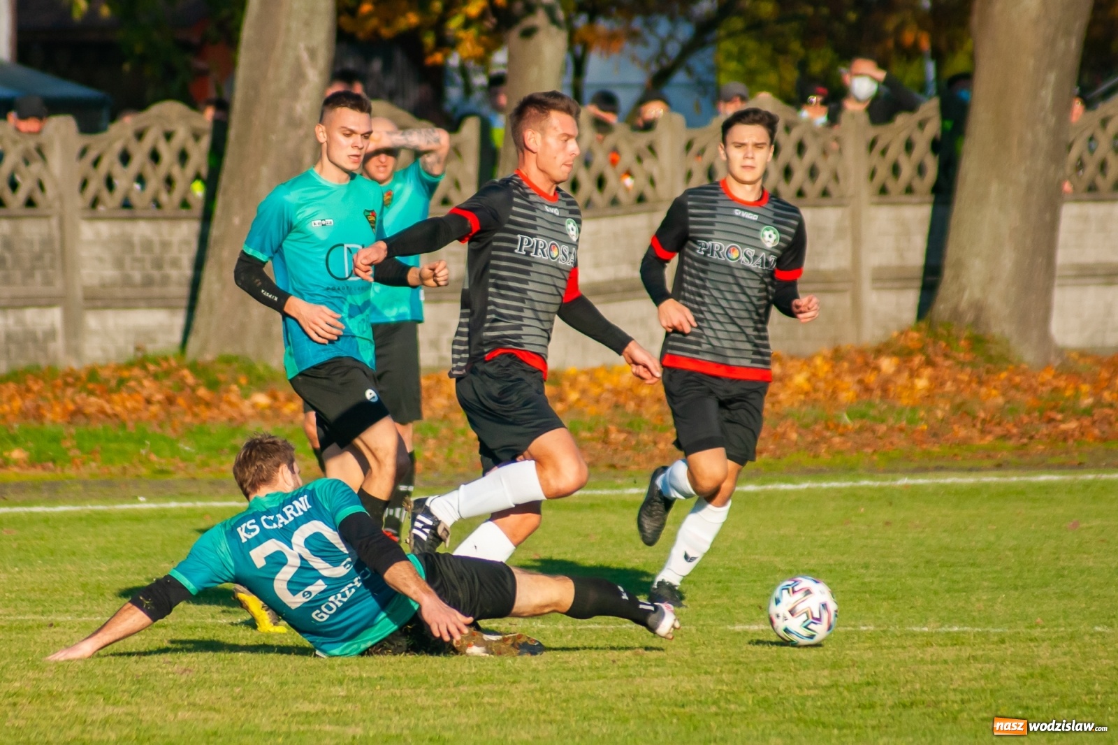 Zdjęcie w galerii na portalu naszwodzislaw.com: Klasa okręgowa. Czarni Gorzyce lepsi w hicie kolejki [FOTO] wiadomości z regionu