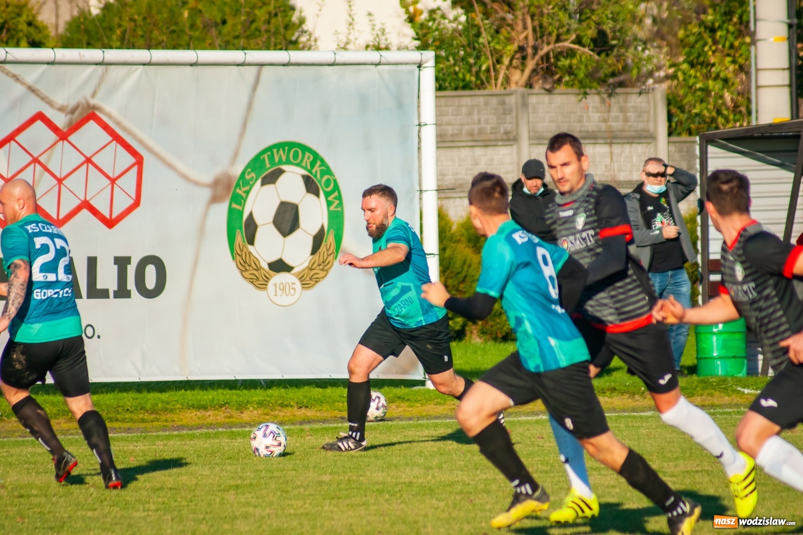 Zdjęcie w galerii na portalu naszwodzislaw.com: Klasa okręgowa. Czarni Gorzyce lepsi w hicie kolejki [FOTO] wiadomości z regionu