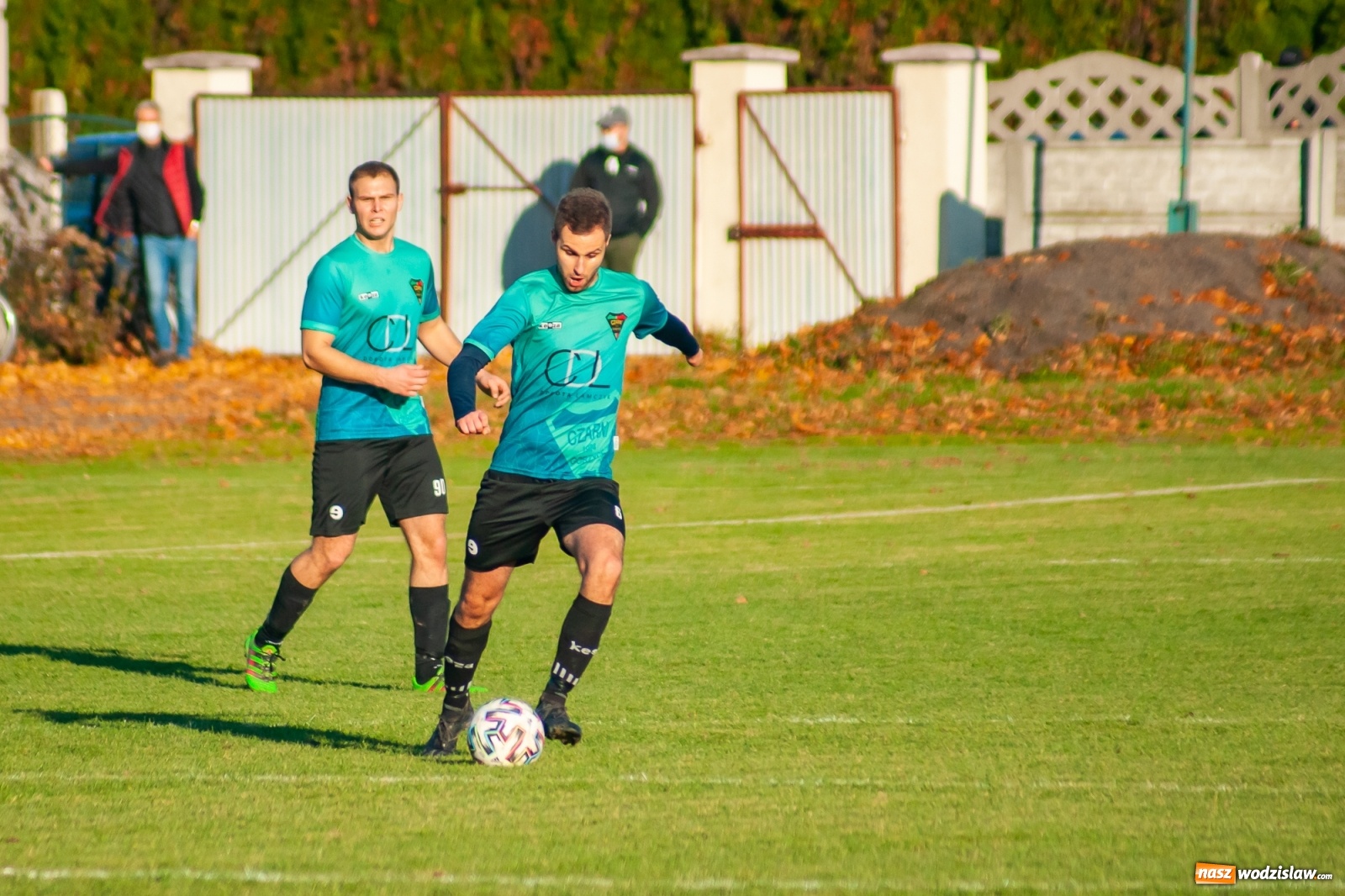 Zdjęcie w galerii na portalu naszwodzislaw.com: Klasa okręgowa. Czarni Gorzyce lepsi w hicie kolejki [FOTO] wiadomości z regionu