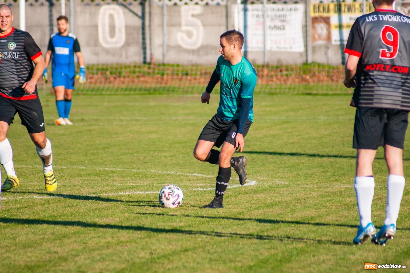 Zdjęcie w galerii na portalu naszwodzislaw.com: Klasa okręgowa. Czarni Gorzyce lepsi w hicie kolejki [FOTO] wiadomości z regionu