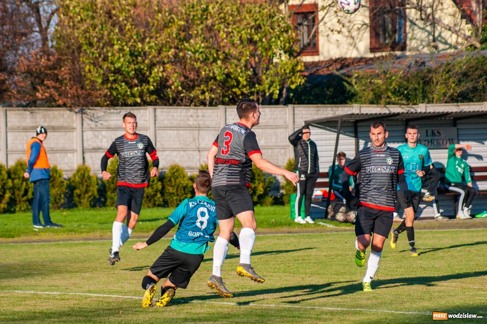 Zdjęcie w galerii na portalu naszwodzislaw.com: Klasa okręgowa. Czarni Gorzyce lepsi w hicie kolejki [FOTO] wiadomości z regionu