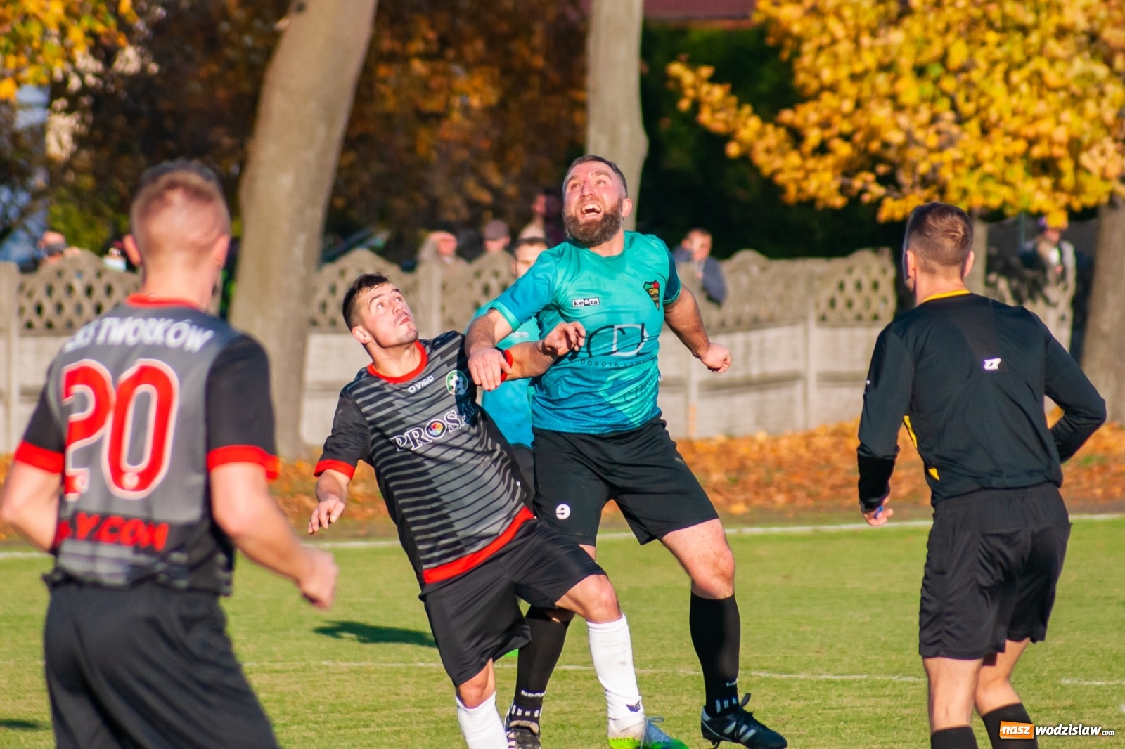 Zdjęcie w galerii na portalu naszwodzislaw.com: Klasa okręgowa. Czarni Gorzyce lepsi w hicie kolejki [FOTO] wiadomości z regionu