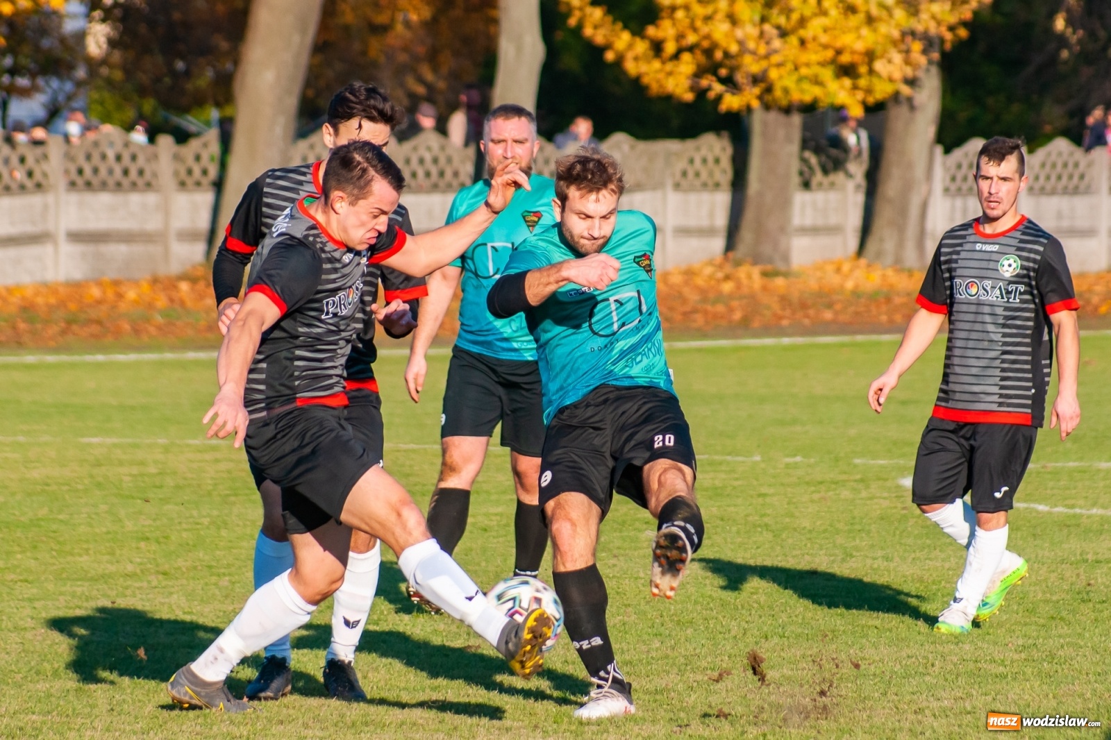 Zdjęcie w galerii na portalu naszwodzislaw.com: Klasa okręgowa. Czarni Gorzyce lepsi w hicie kolejki [FOTO] wiadomości z regionu