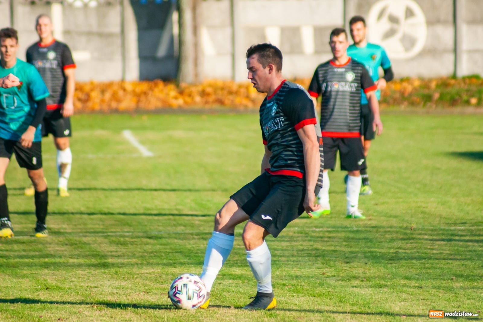 Zdjęcie w galerii na portalu naszwodzislaw.com: Klasa okręgowa. Czarni Gorzyce lepsi w hicie kolejki [FOTO] wiadomości z regionu