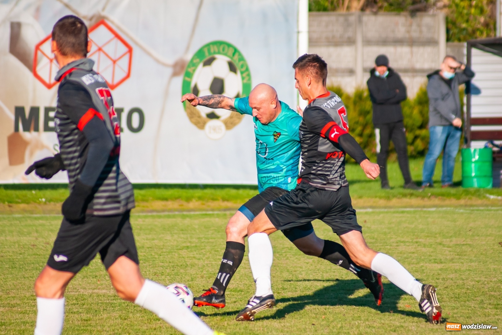 Zdjęcie w galerii na portalu naszwodzislaw.com: Klasa okręgowa. Czarni Gorzyce lepsi w hicie kolejki [FOTO] wiadomości z regionu
