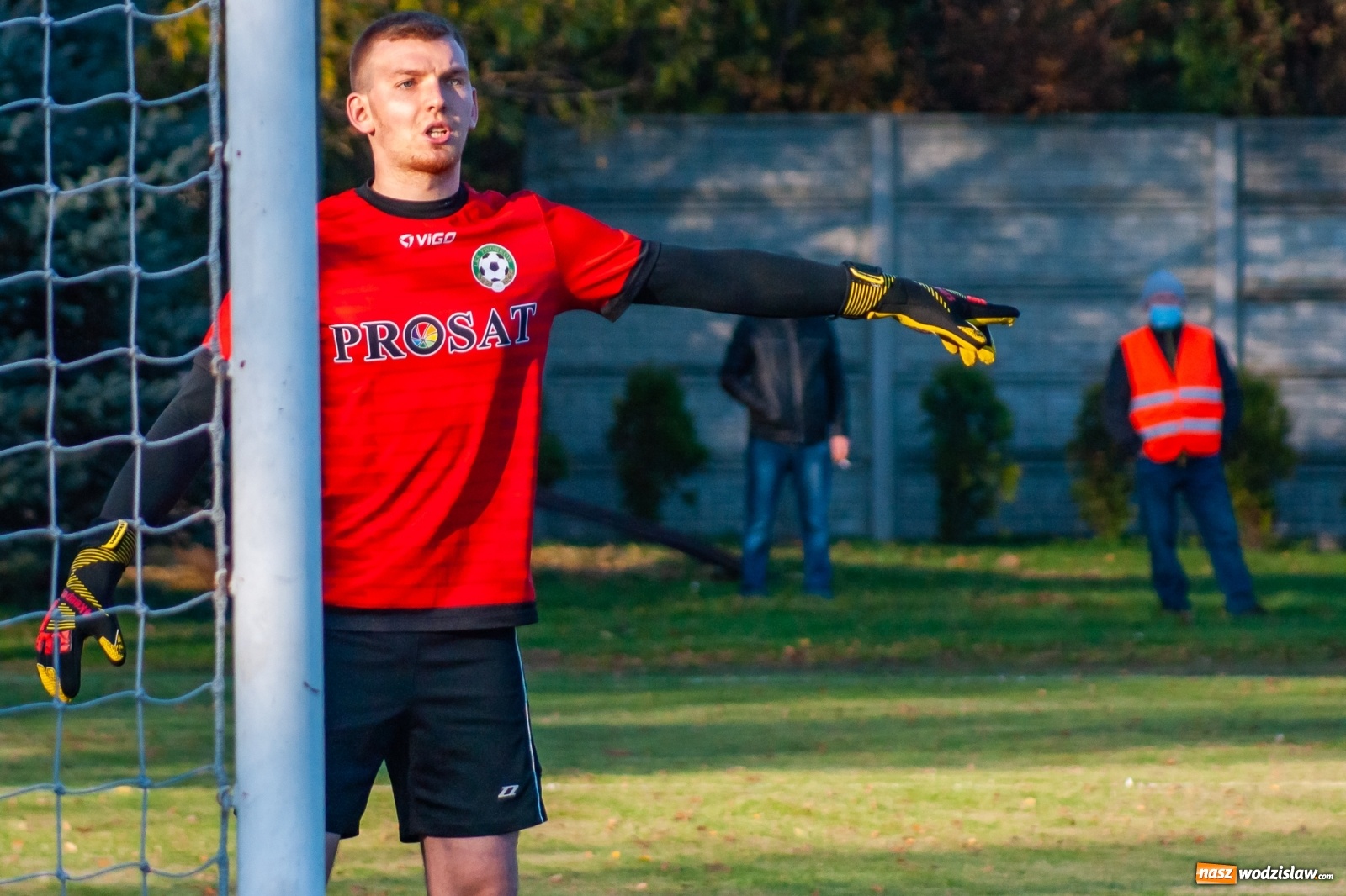 Zdjęcie w galerii na portalu naszwodzislaw.com: Klasa okręgowa. Czarni Gorzyce lepsi w hicie kolejki [FOTO] wiadomości z regionu