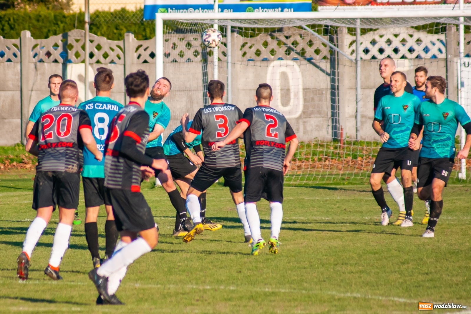 Zdjęcie w galerii na portalu naszwodzislaw.com: Klasa okręgowa. Czarni Gorzyce lepsi w hicie kolejki [FOTO] wiadomości z regionu