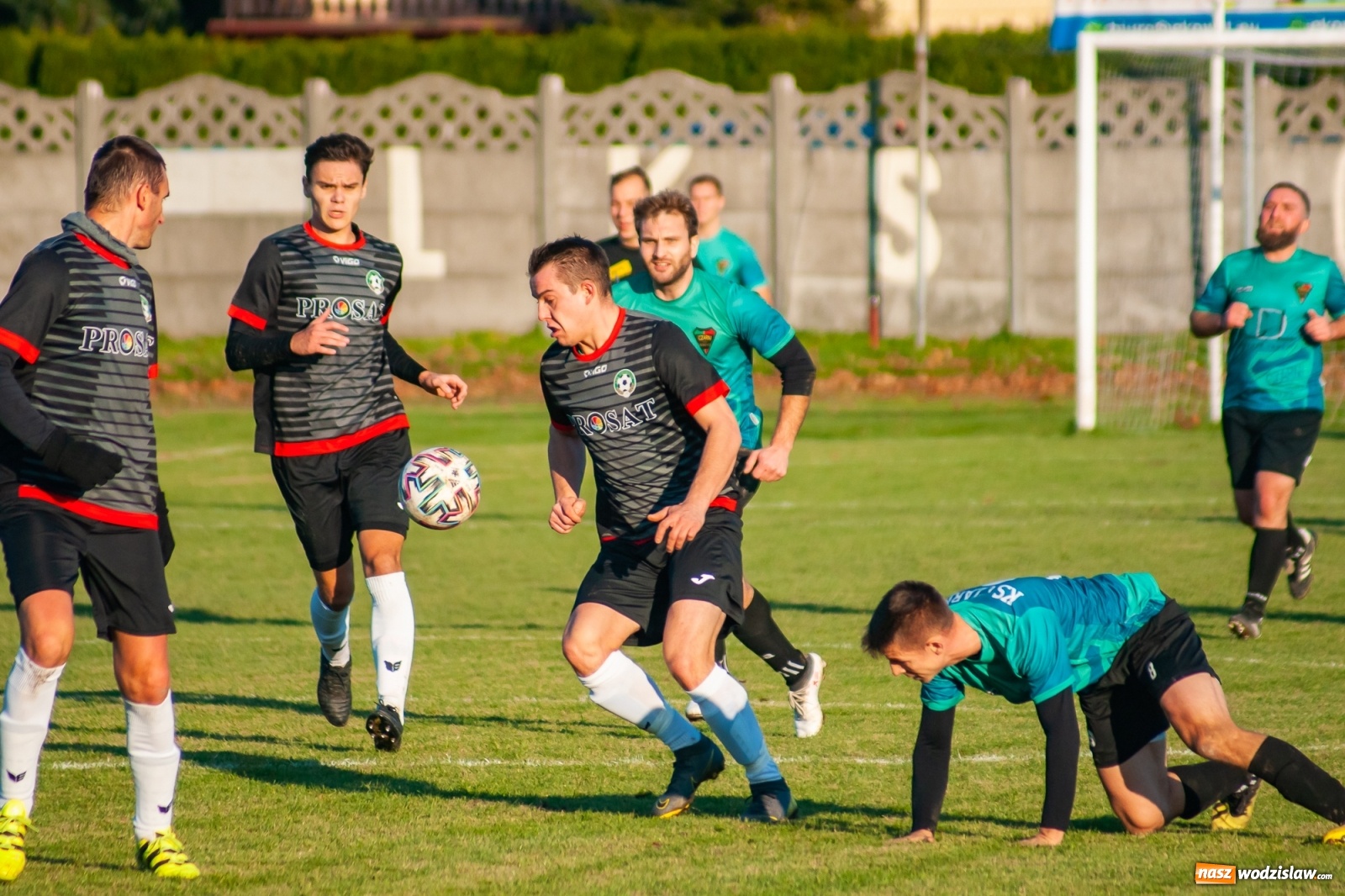 Zdjęcie w galerii na portalu naszwodzislaw.com: Klasa okręgowa. Czarni Gorzyce lepsi w hicie kolejki [FOTO] wiadomości z regionu