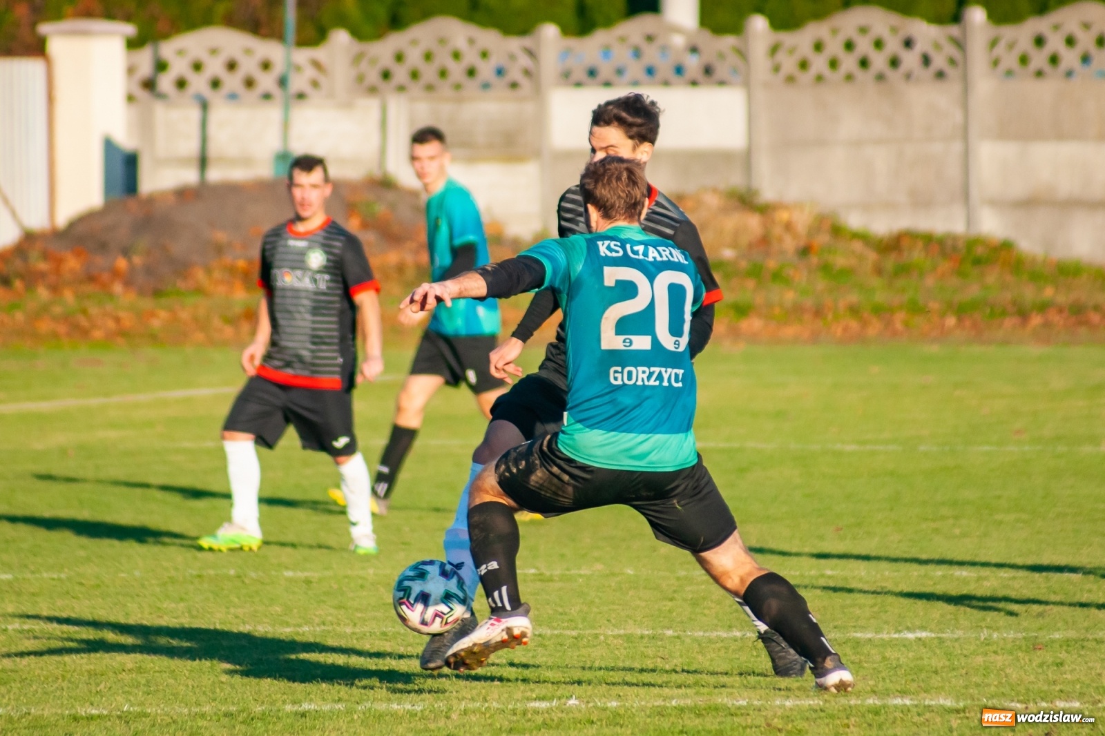 Zdjęcie w galerii na portalu naszwodzislaw.com: Klasa okręgowa. Czarni Gorzyce lepsi w hicie kolejki [FOTO] wiadomości z regionu