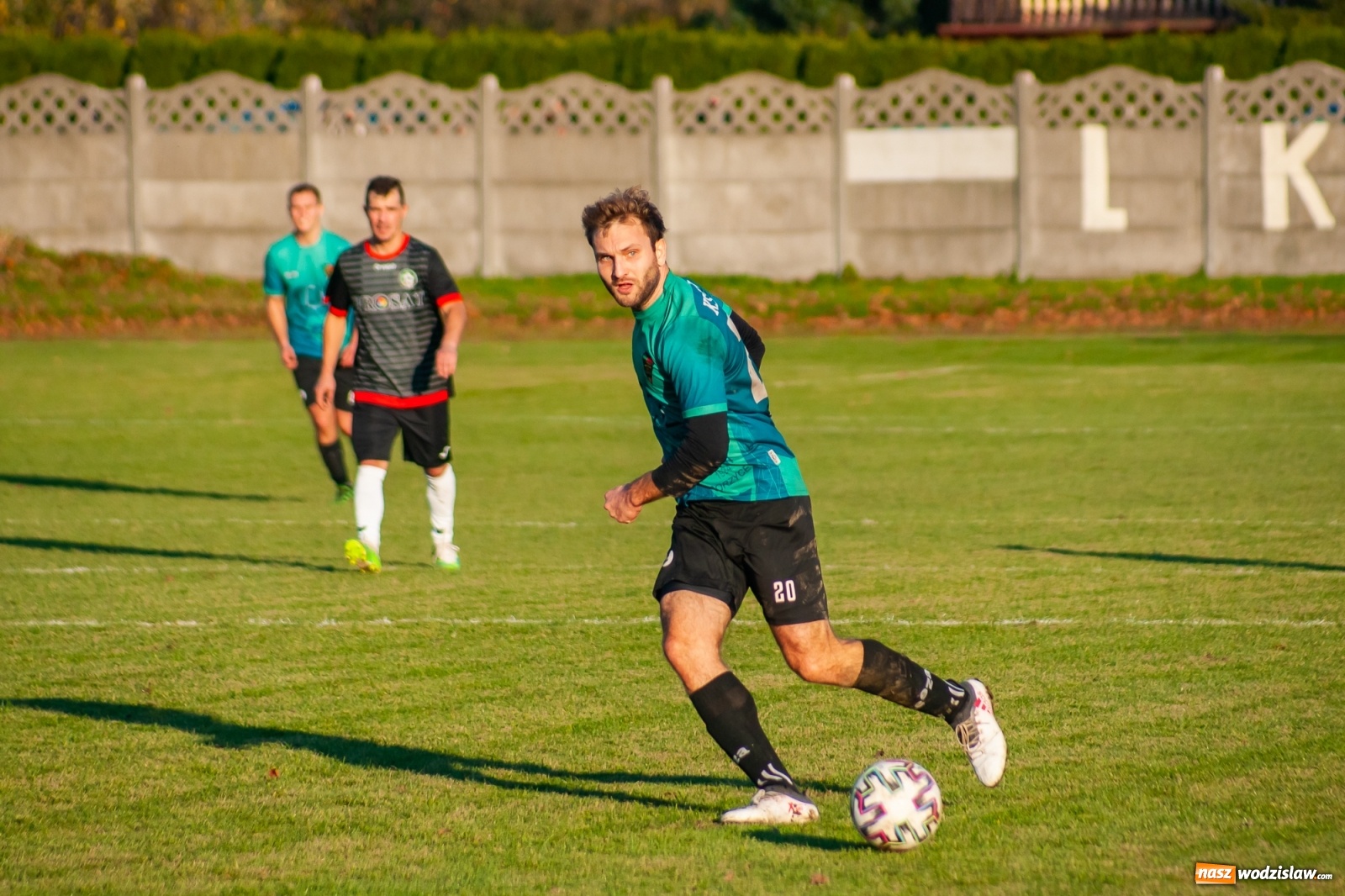 Zdjęcie w galerii na portalu naszwodzislaw.com: Klasa okręgowa. Czarni Gorzyce lepsi w hicie kolejki [FOTO] wiadomości z regionu