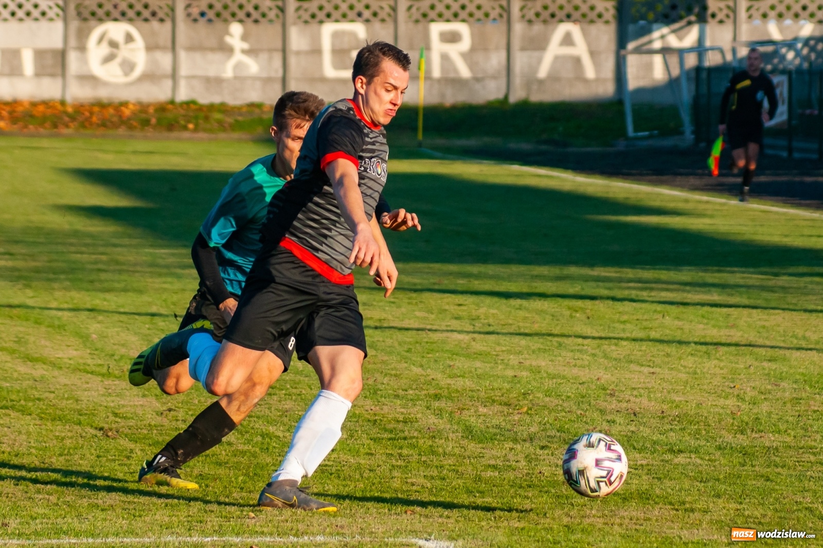 Zdjęcie w galerii na portalu naszwodzislaw.com: Klasa okręgowa. Czarni Gorzyce lepsi w hicie kolejki [FOTO] wiadomości z regionu
