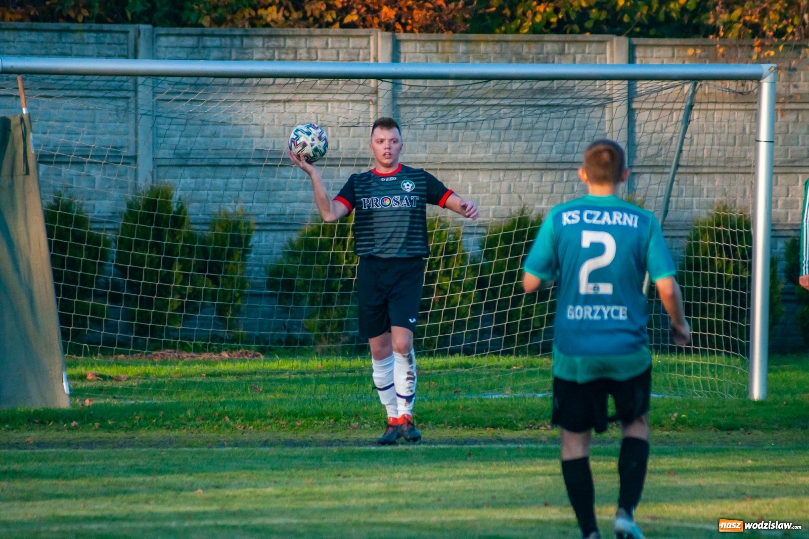 Zdjęcie w galerii na portalu naszwodzislaw.com: Klasa okręgowa. Czarni Gorzyce lepsi w hicie kolejki [FOTO] wiadomości z regionu