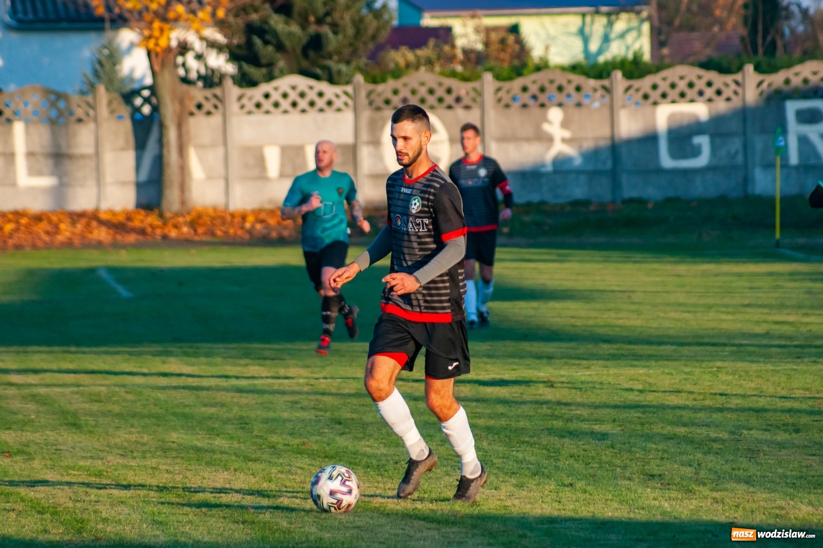 Zdjęcie w galerii na portalu naszwodzislaw.com: Klasa okręgowa. Czarni Gorzyce lepsi w hicie kolejki [FOTO] wiadomości z regionu