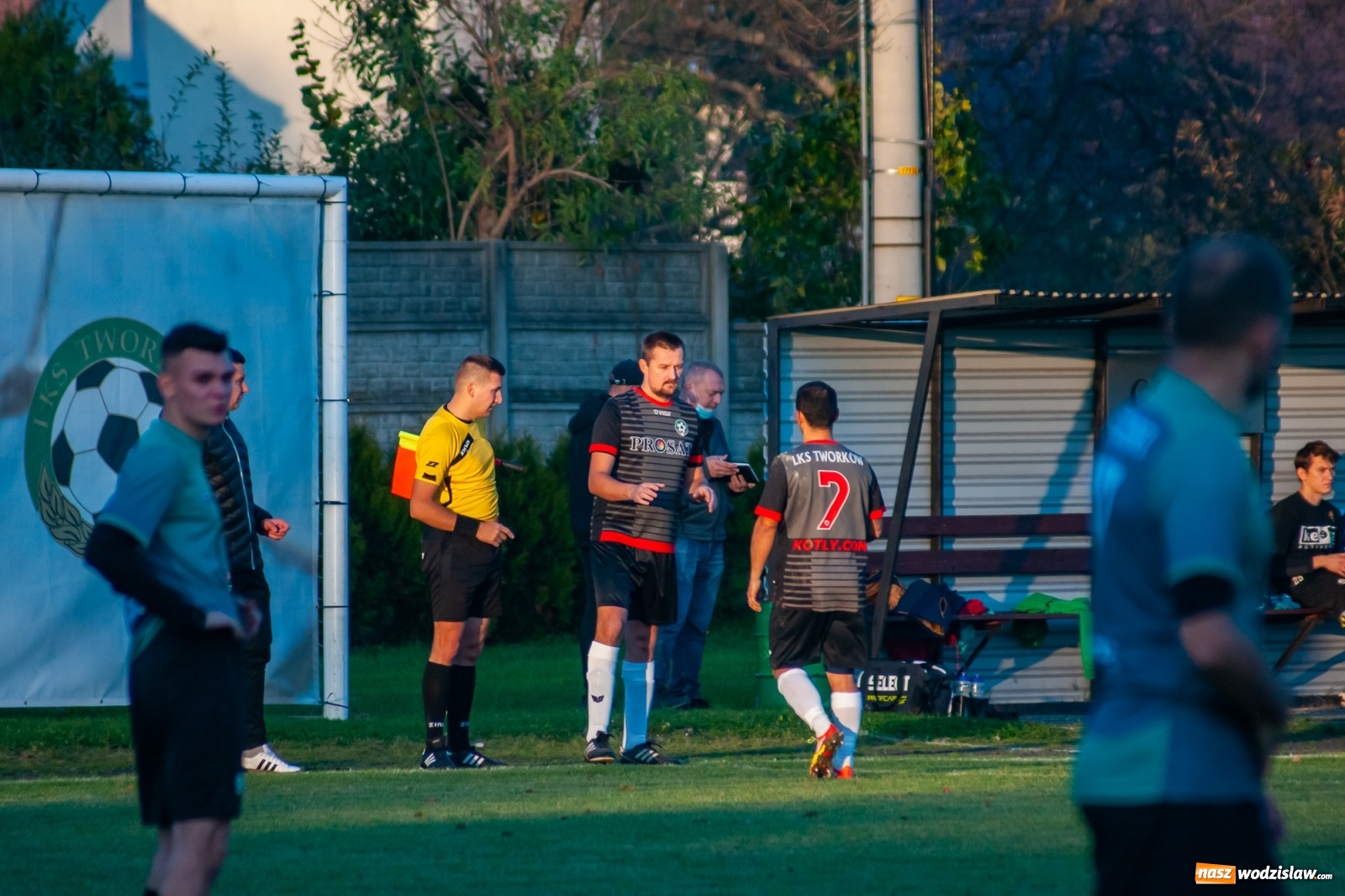 Zdjęcie w galerii na portalu naszwodzislaw.com: Klasa okręgowa. Czarni Gorzyce lepsi w hicie kolejki [FOTO] wiadomości z regionu