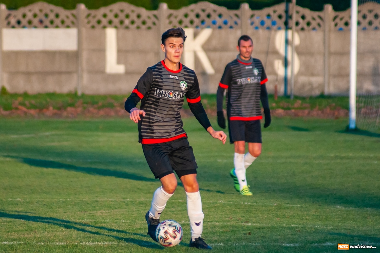 Zdjęcie w galerii na portalu naszwodzislaw.com: Klasa okręgowa. Czarni Gorzyce lepsi w hicie kolejki [FOTO] wiadomości z regionu