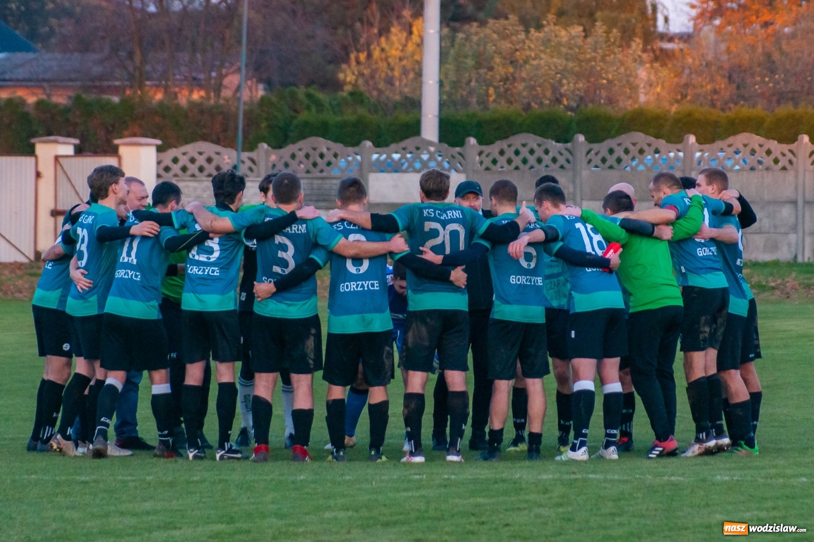 Zdjęcie w galerii na portalu naszwodzislaw.com: Klasa okręgowa. Czarni Gorzyce lepsi w hicie kolejki [FOTO] wiadomości z regionu