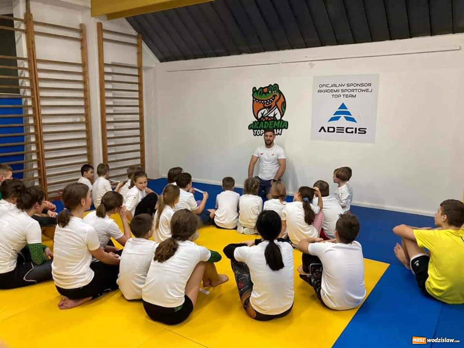 Zdjęcie w galerii na portalu naszwodzislaw.com: Mistrz Polski w zapasach na treningu Akademii Sportowej Top Team wiadomości z regionu