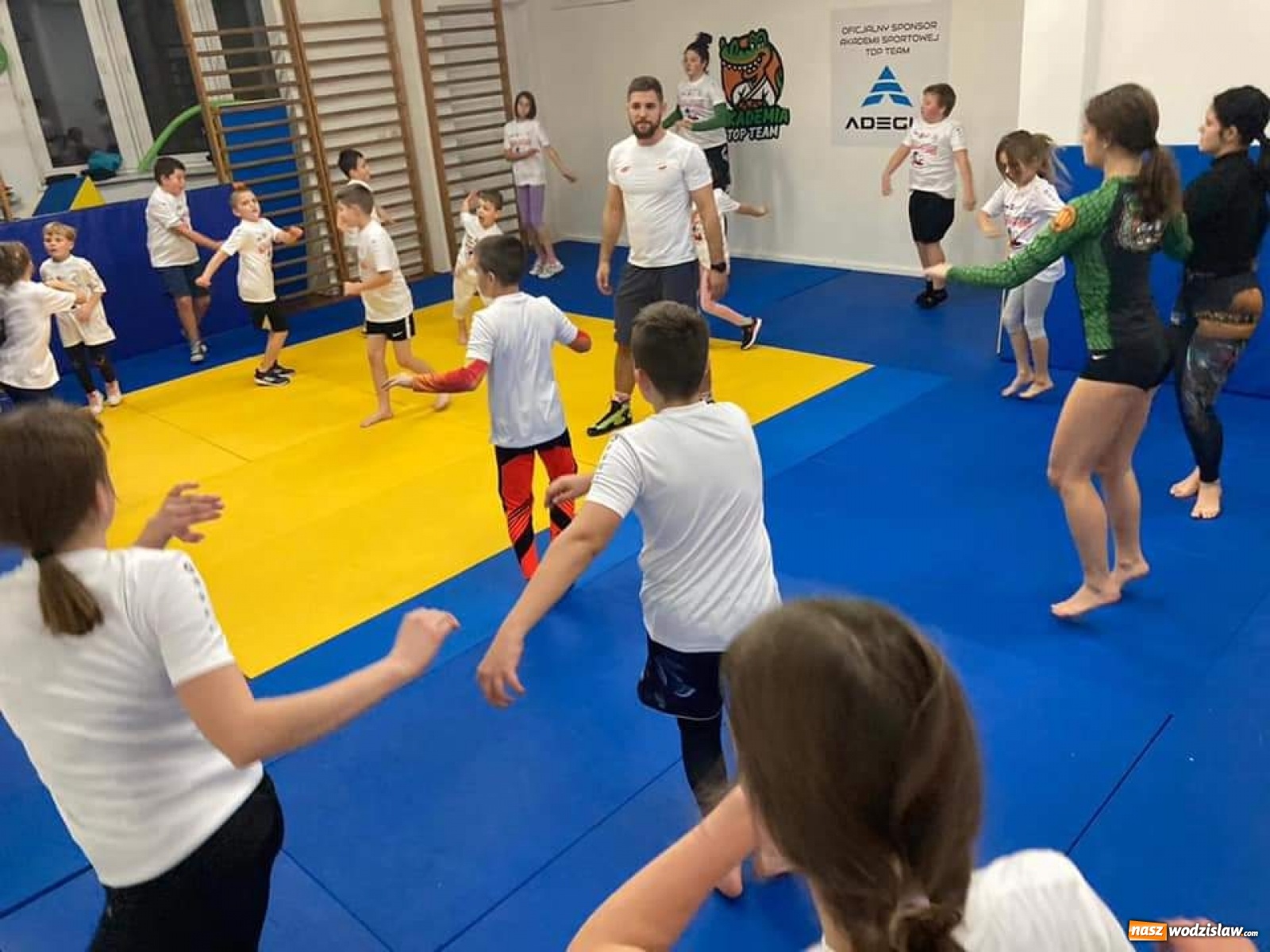 Zdjęcie w galerii na portalu naszwodzislaw.com: Mistrz Polski w zapasach na treningu Akademii Sportowej Top Team wiadomości z regionu