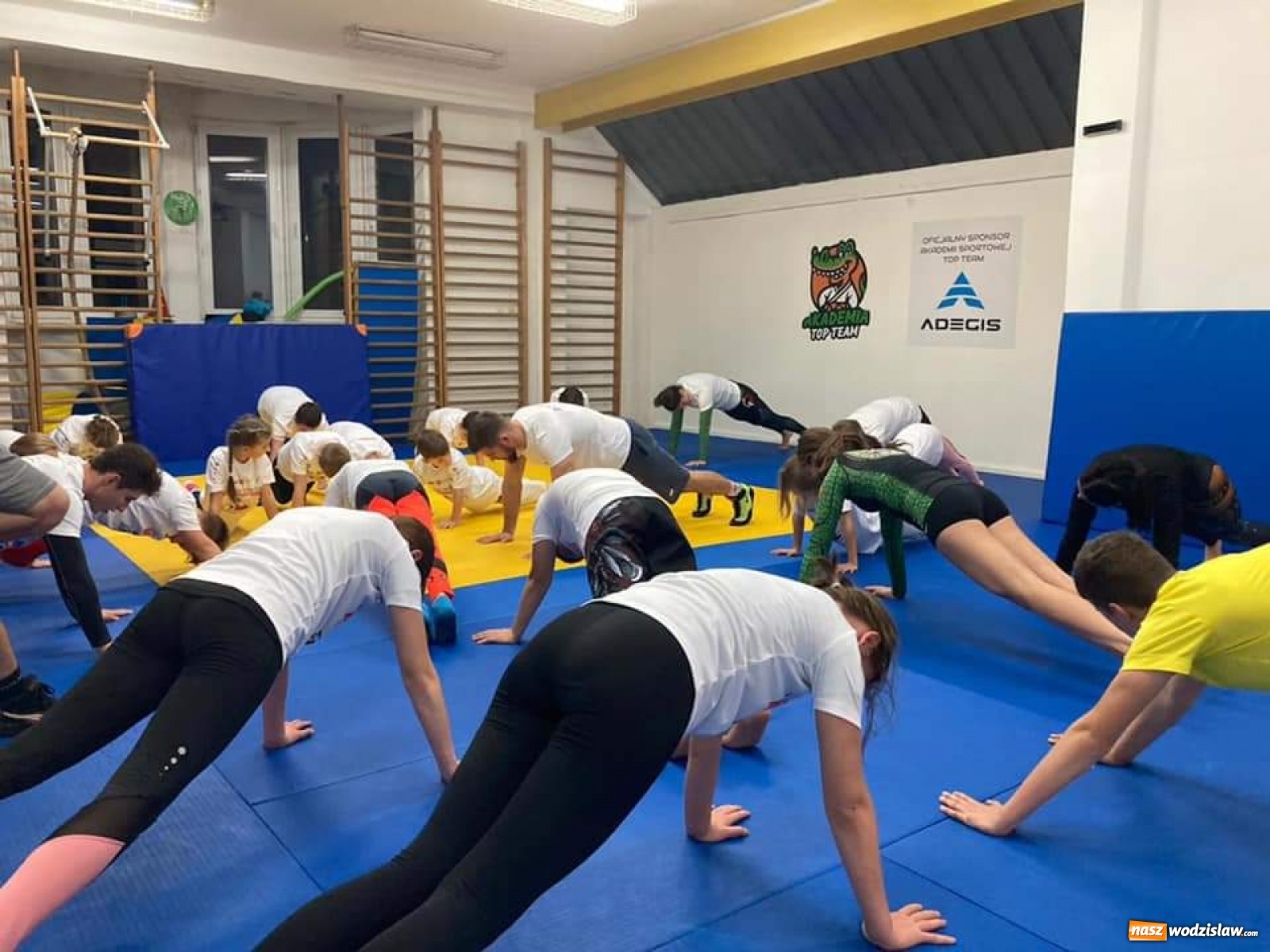 Zdjęcie w galerii na portalu naszwodzislaw.com: Mistrz Polski w zapasach na treningu Akademii Sportowej Top Team wiadomości z regionu