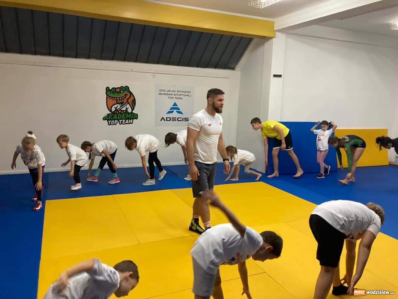 Zdjęcie w galerii na portalu naszwodzislaw.com: Mistrz Polski w zapasach na treningu Akademii Sportowej Top Team wiadomości z regionu