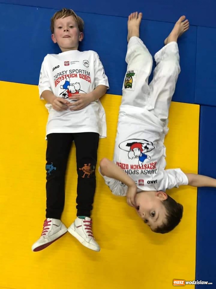 Zdjęcie w galerii na portalu naszwodzislaw.com: Mistrz Polski w zapasach na treningu Akademii Sportowej Top Team wiadomości z regionu