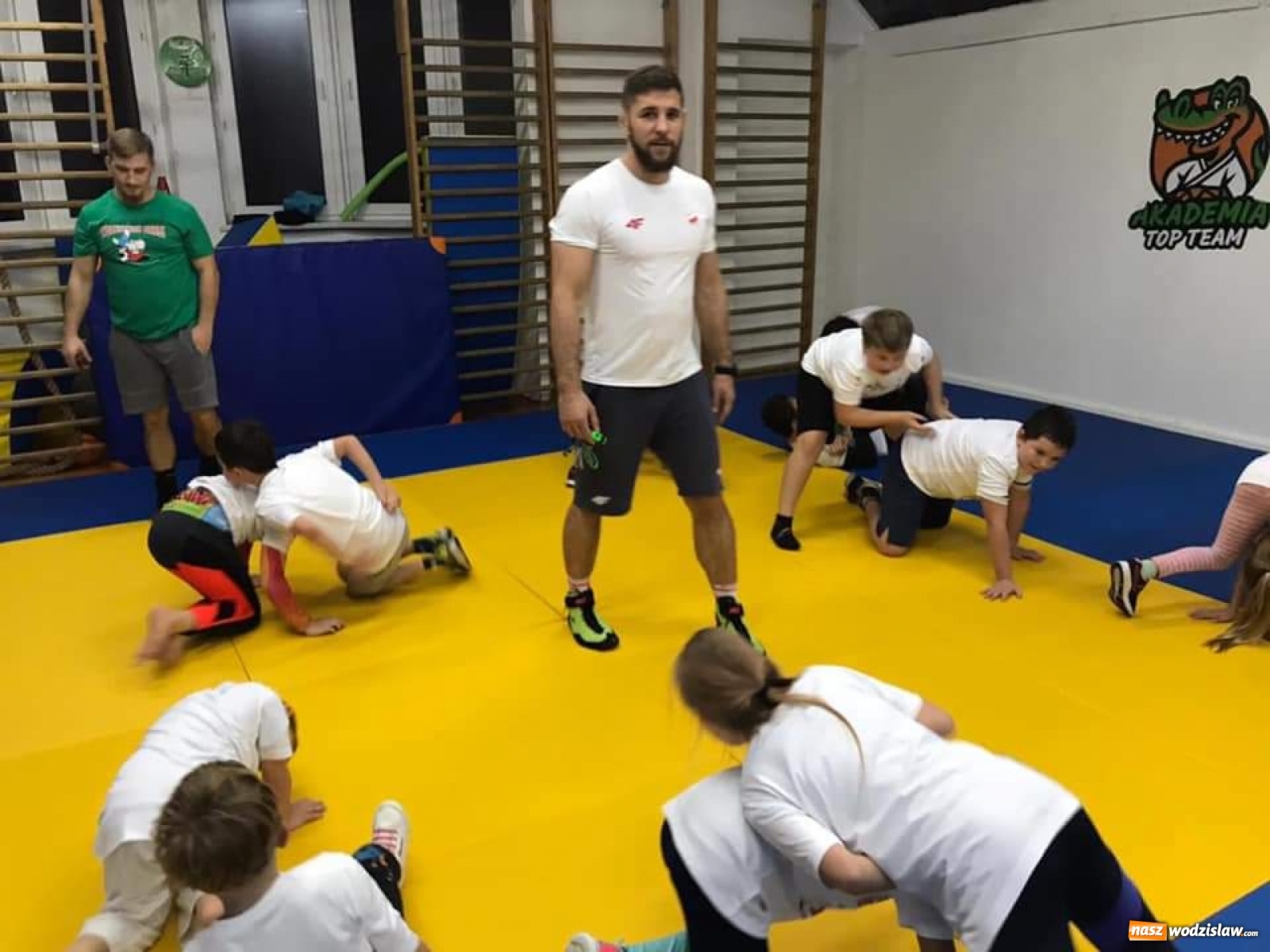 Zdjęcie w galerii na portalu naszwodzislaw.com: Mistrz Polski w zapasach na treningu Akademii Sportowej Top Team wiadomości z regionu