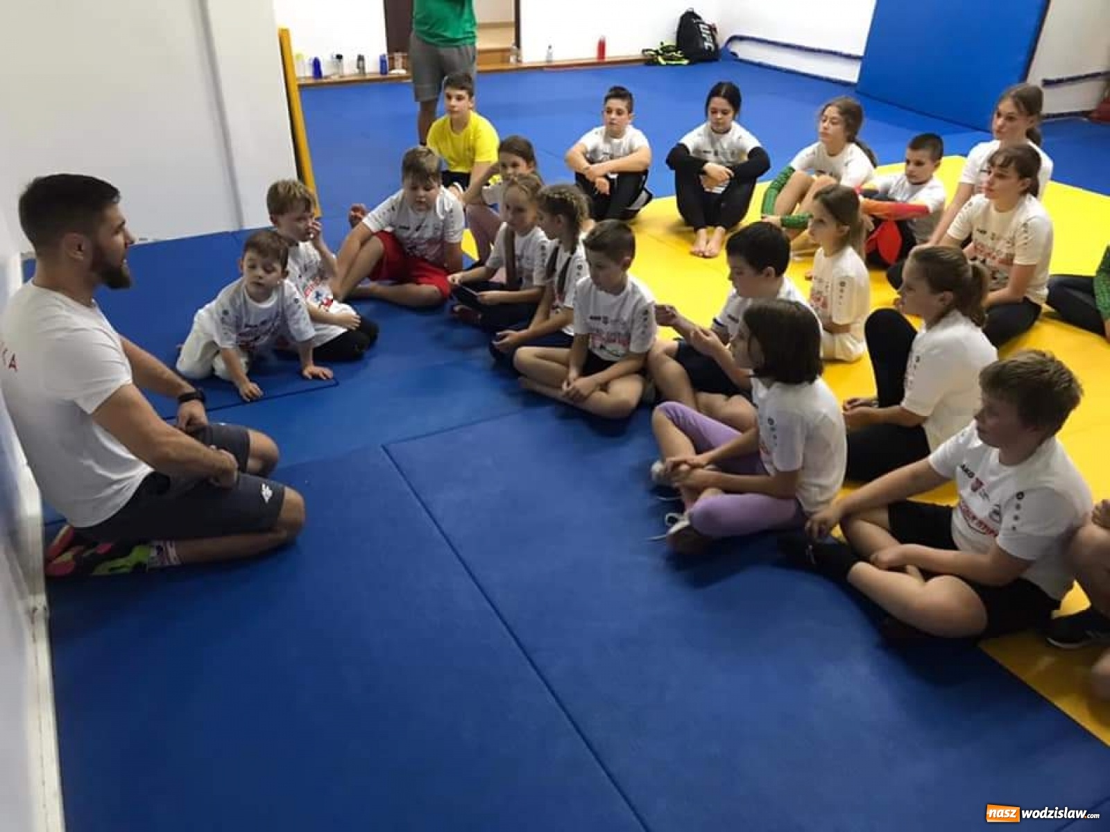 Zdjęcie w galerii na portalu naszwodzislaw.com: Mistrz Polski w zapasach na treningu Akademii Sportowej Top Team wiadomości z regionu