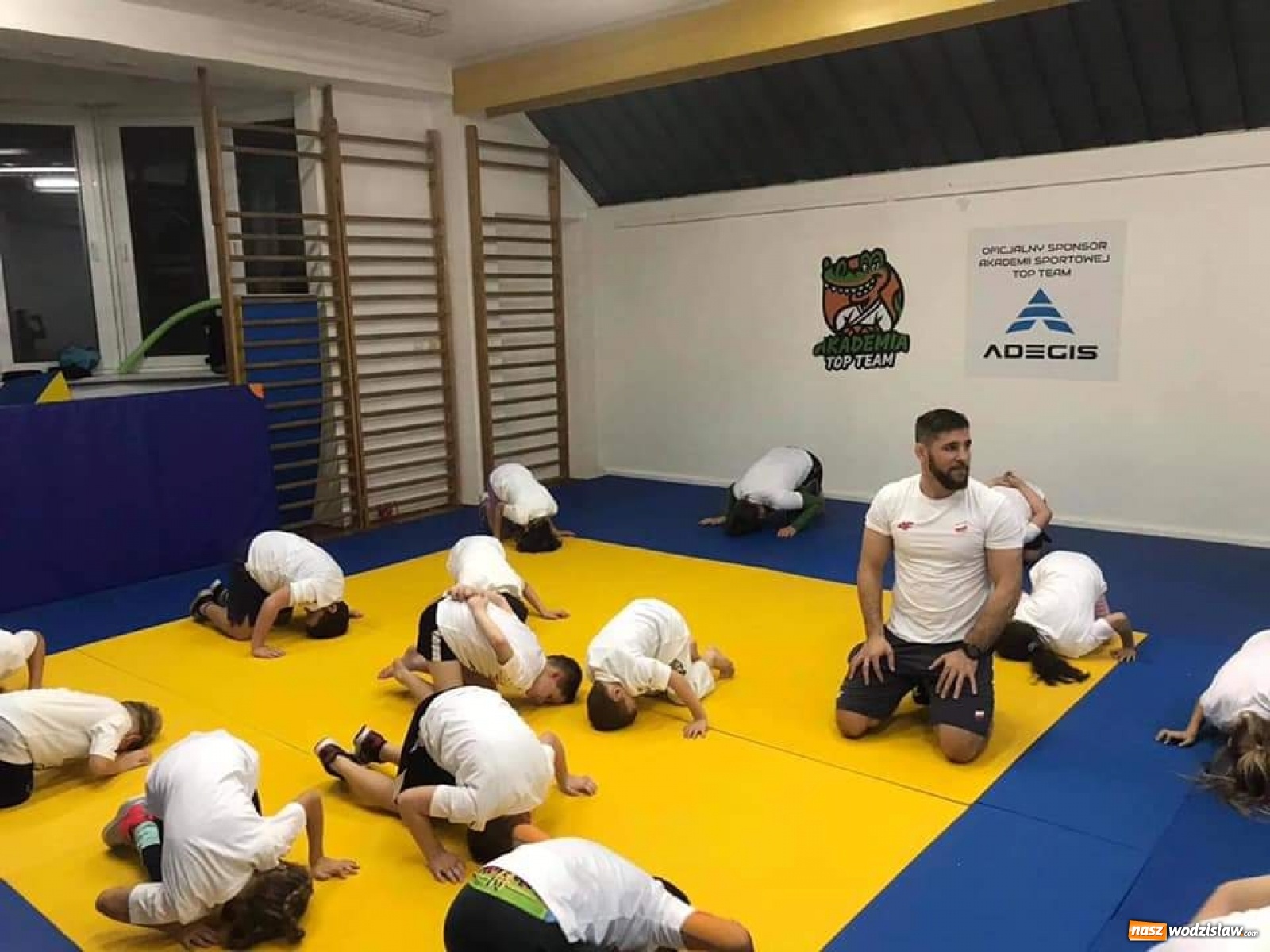 Zdjęcie w galerii na portalu naszwodzislaw.com: Mistrz Polski w zapasach na treningu Akademii Sportowej Top Team wiadomości z regionu