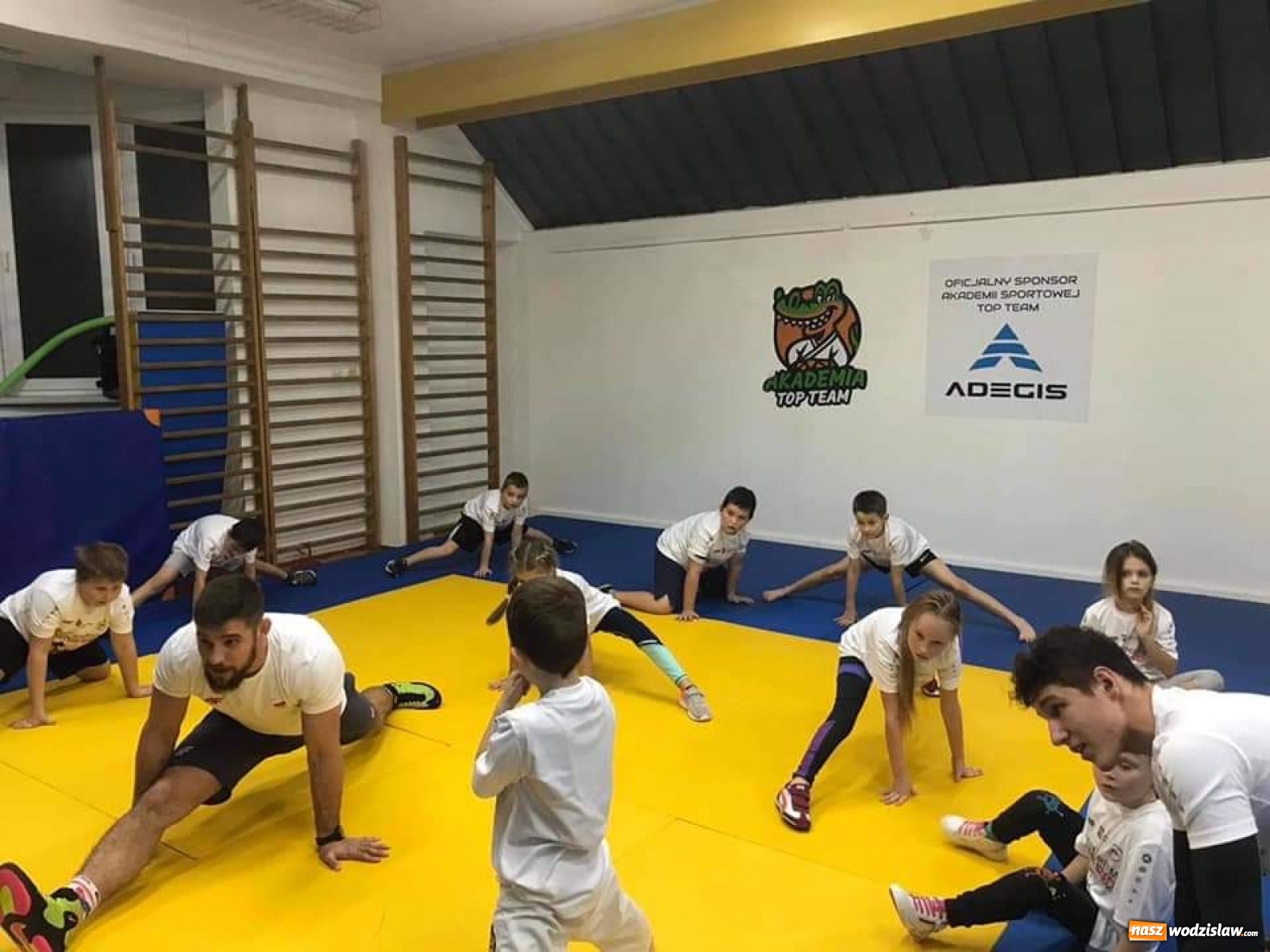 Zdjęcie w galerii na portalu naszwodzislaw.com: Mistrz Polski w zapasach na treningu Akademii Sportowej Top Team wiadomości z regionu